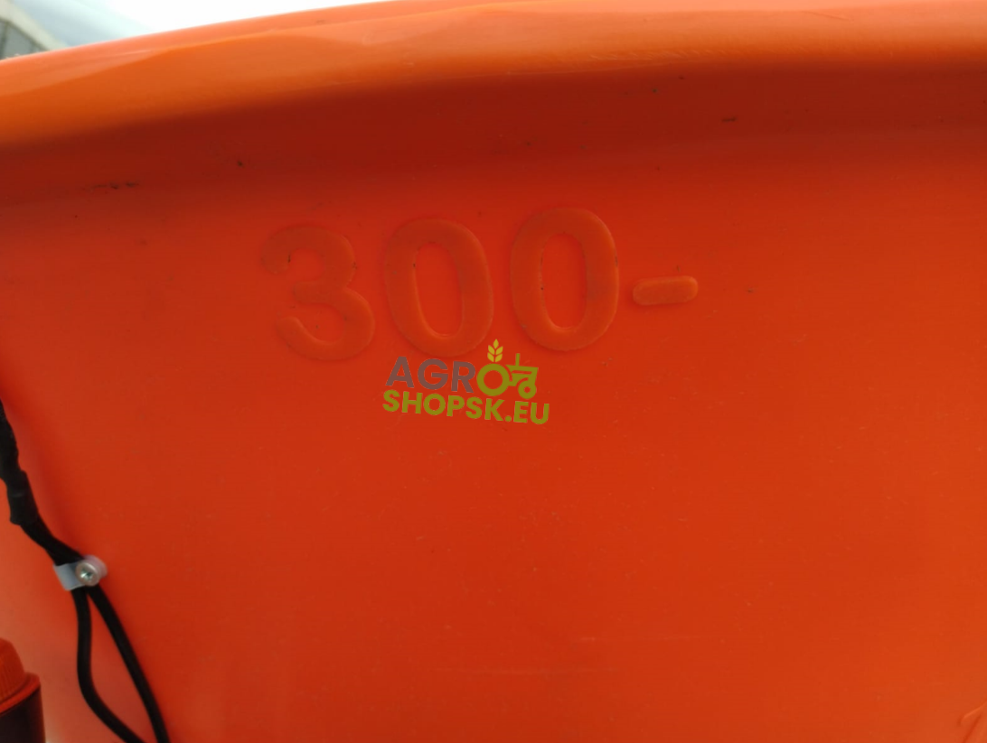 Kolesový posýpač QUAD s objemom 300 l, poháňaný cez kolesá