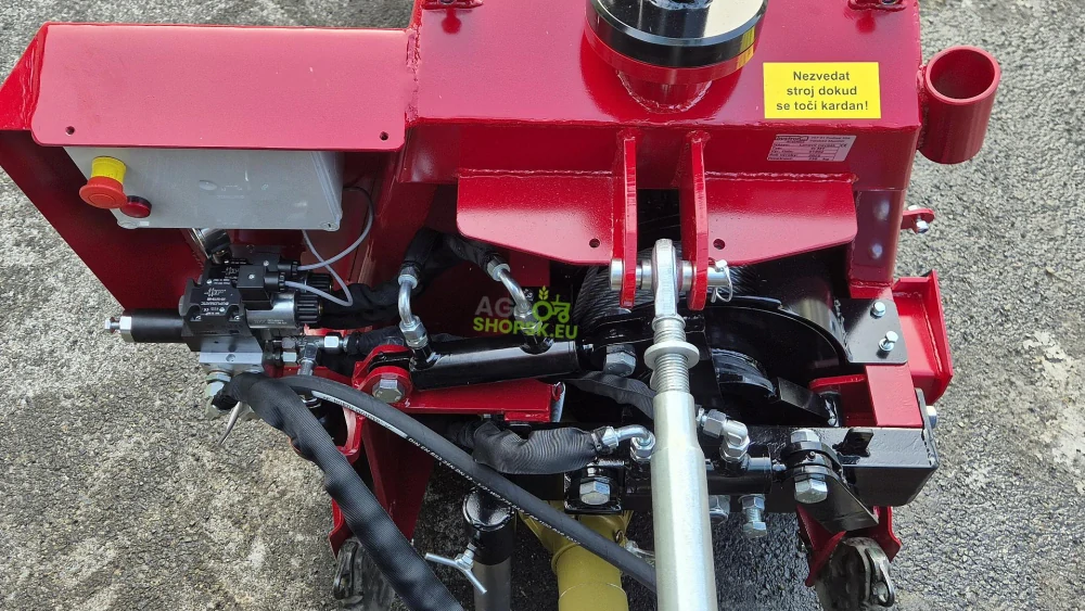 HYDRAULICKÝ NAVIJAK 4T PRE MALÝ TRAKTOR S DIAĽKOVÝM OVLÁDANÍM