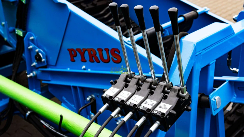 Jednoradový vyorávač PYRUS II